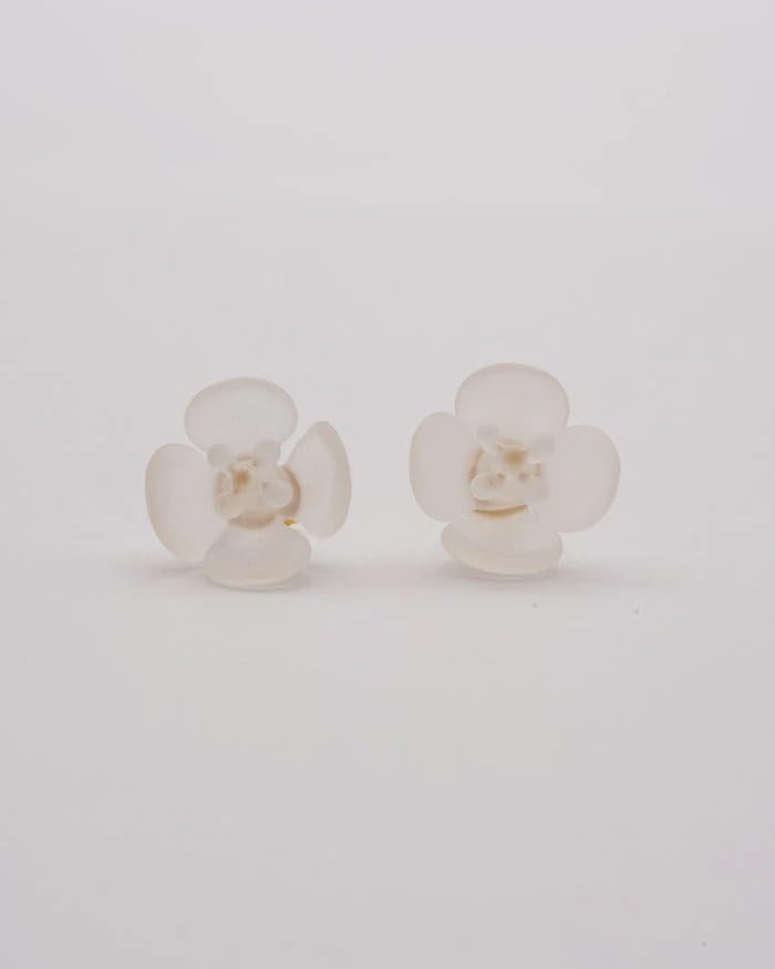 ハリオ HARIO ツバキ フロスト ピアス [HAP-TB-002] ガラス製, 真鍮とゴールドメッキ, 椿の花モチーフ, 20mm・15mm径